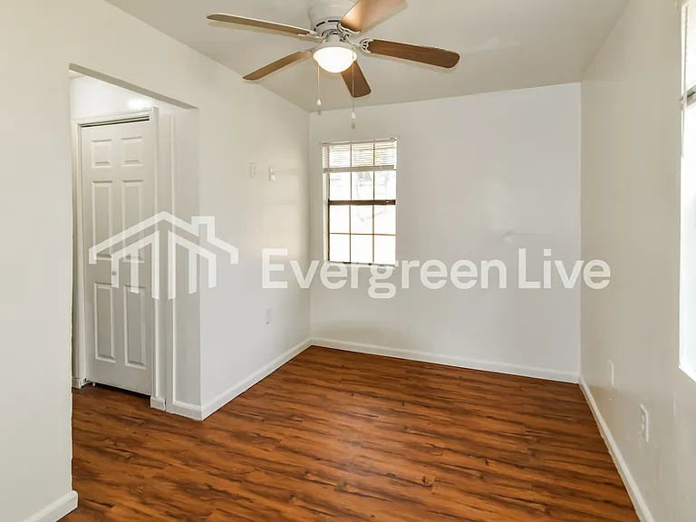 1119 Glenwood Rd — Photo 7