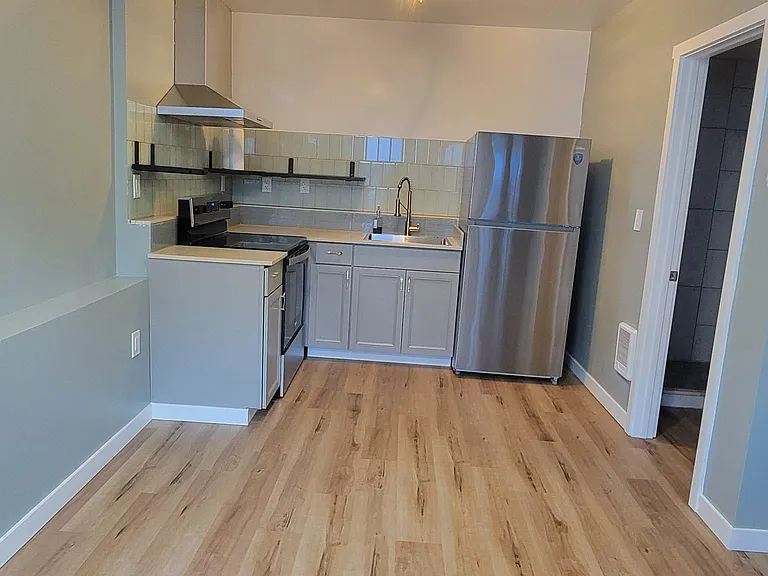 4020 Hoyt Ave #B — Photo 2