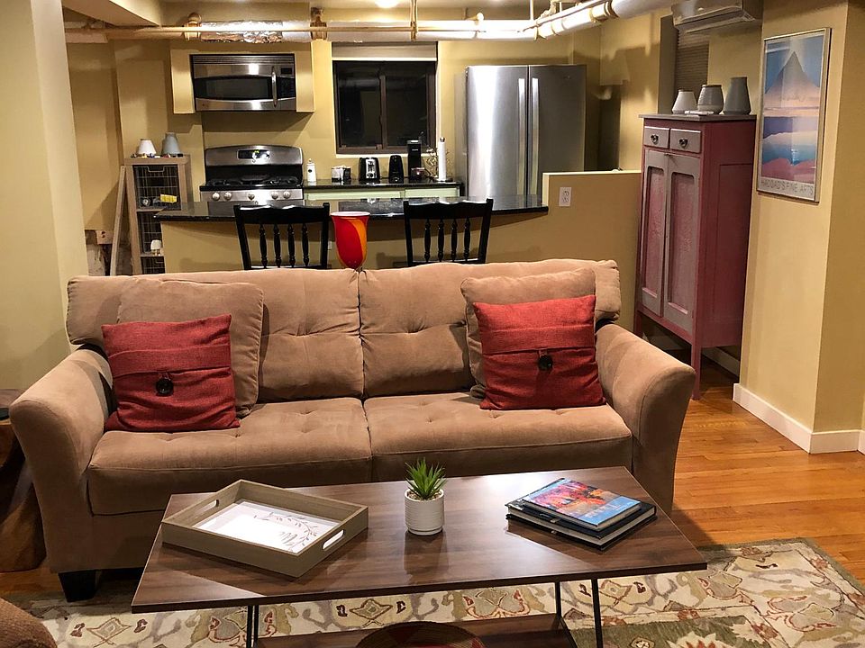 1st image of 1570 Kanawha Blvd E #0