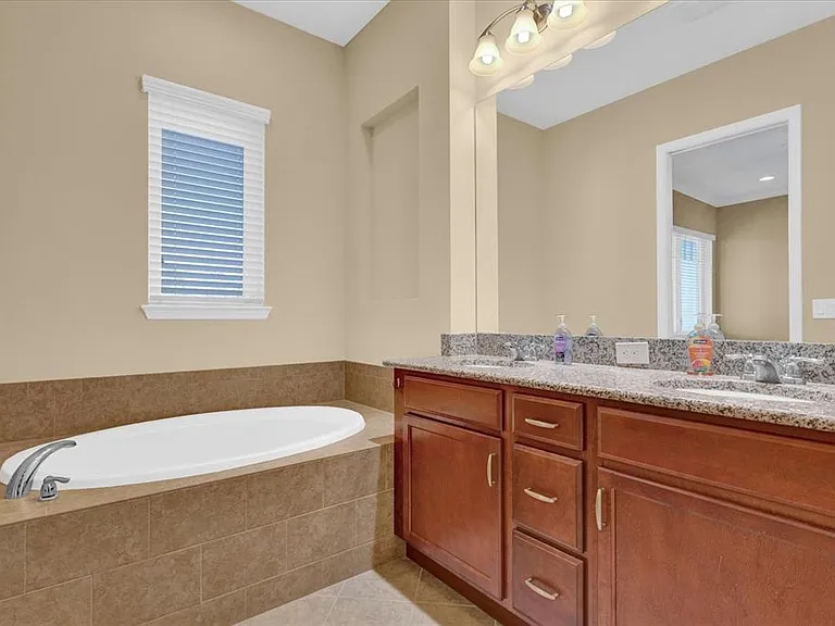 9219 Laureate Blvd — Photo 14