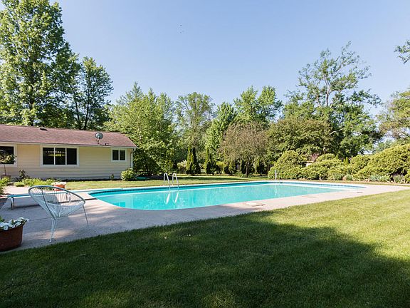 3rd image of 3721 Dawes Dr