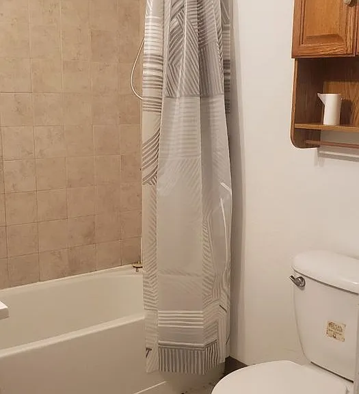 2 bedroom 1 bath lower unit-Cheney Available for a September 10th Move In!! — Photo 9