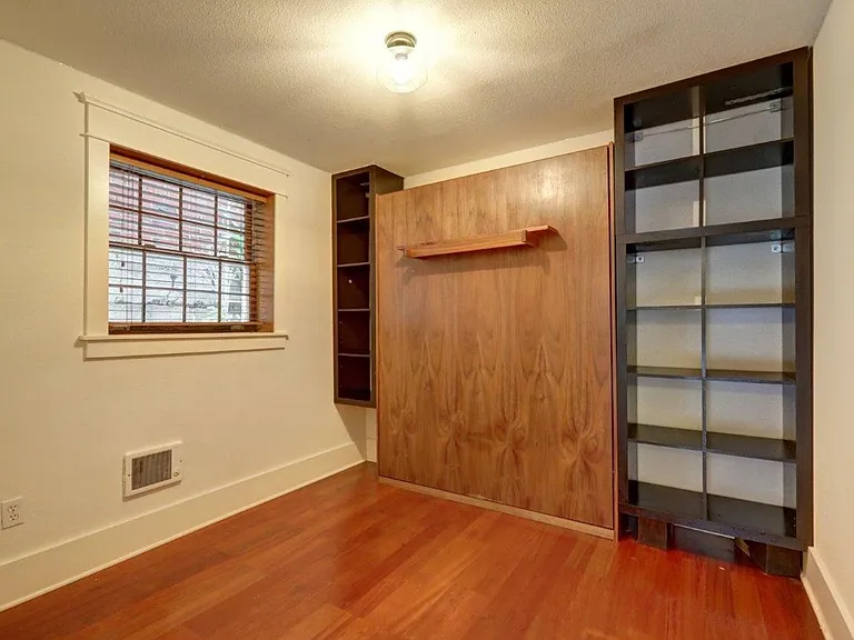 215 17th Ave E #10 — Photo 6