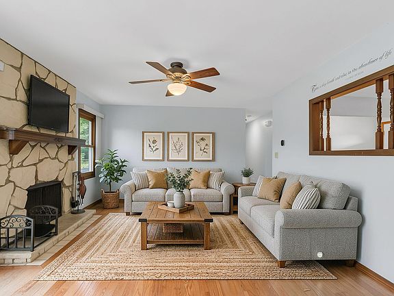 3rd image of 1526 Sycamore Ln