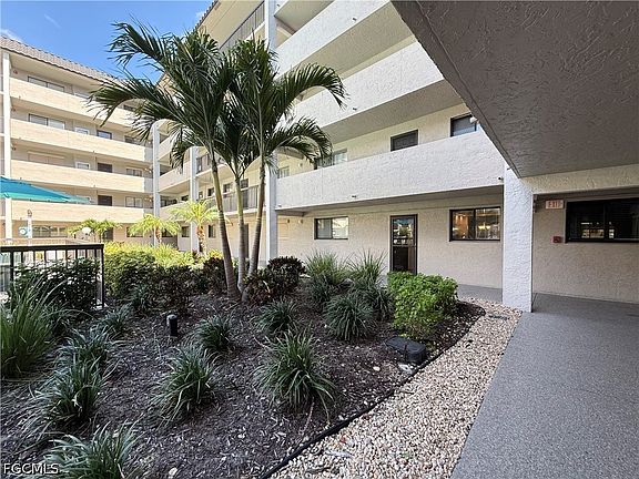 3rd image of 2121 Collier Ave APT 109