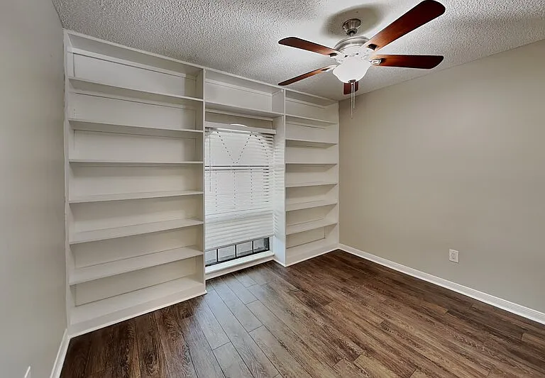 7709 Silveridge Dr — Photo 11