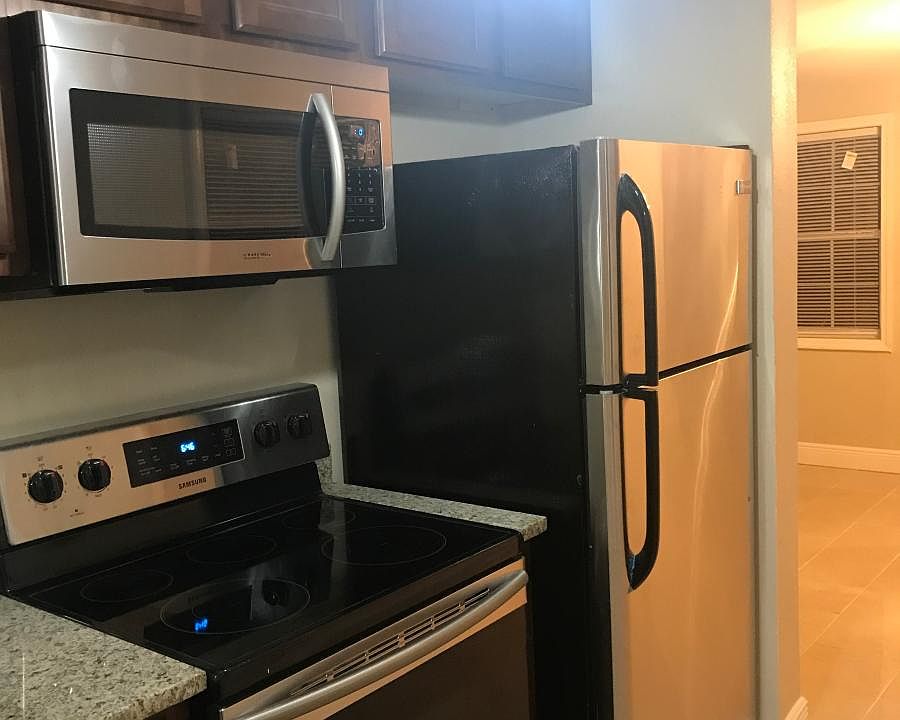 1st image of 17 Hancock Ln