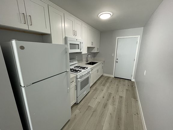 5th image of 3873 Cottonwood St