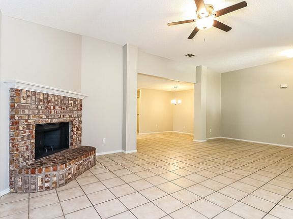 4th image of 513 Denise St