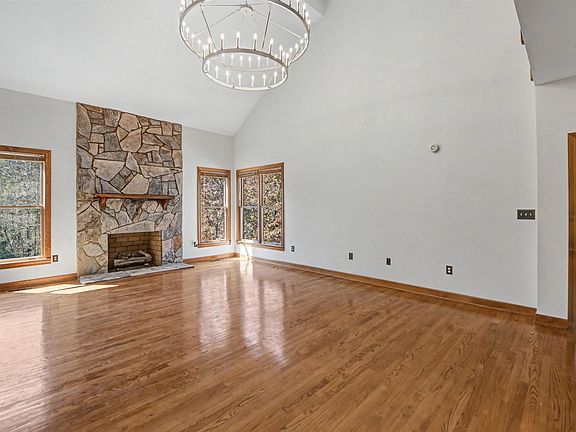 4th image of 281 Ridge Way