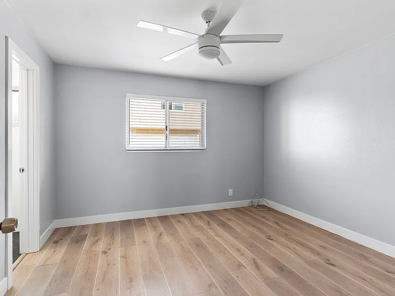 1024 Loma Avenue — Photo 17