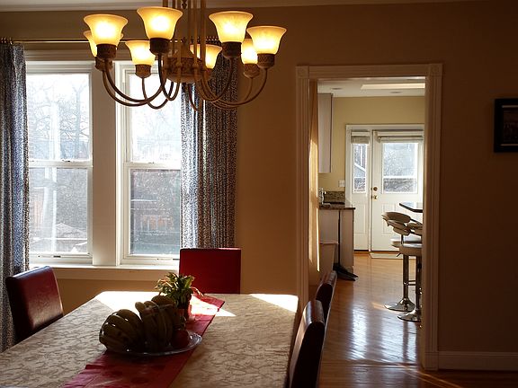 from dinning room to kitchen