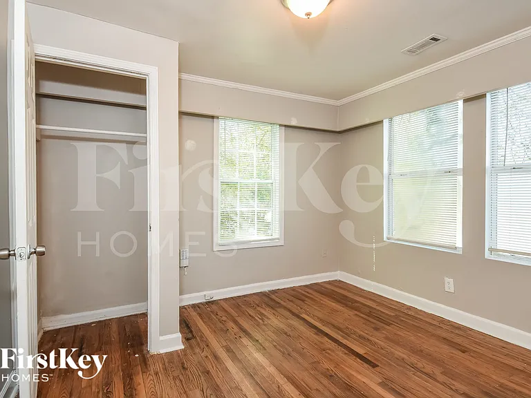 2456 Maple St — Photo 12
