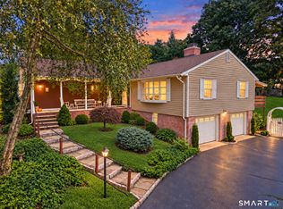 4 Lookout Ln, Westport, CT 06880