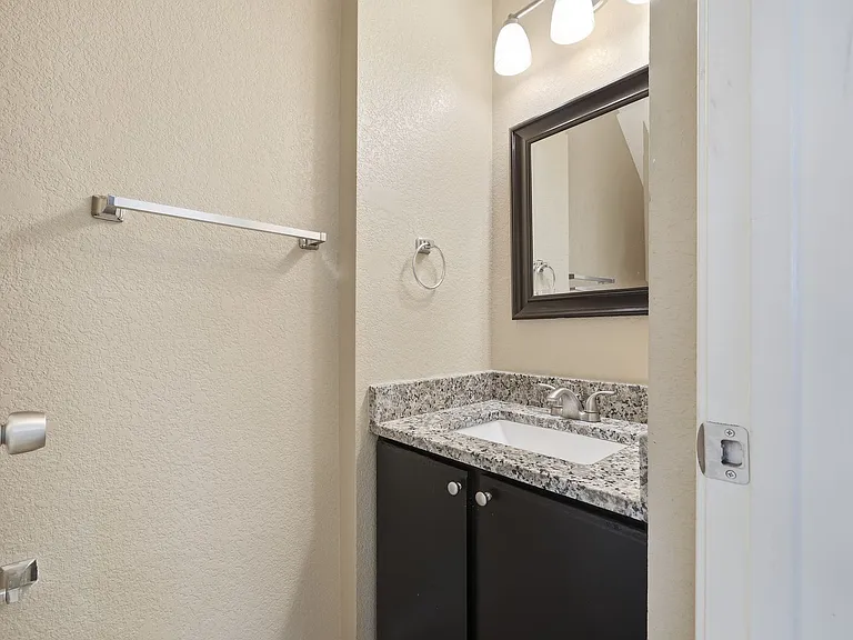 151 McLennan Oak — Photo 13