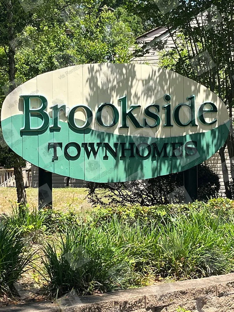 2 bed, 1.5 bath, 1260 sqft, $1,550 — Photo 2