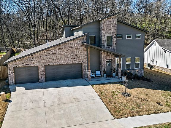 3rd image of 1113 Bunker Dr