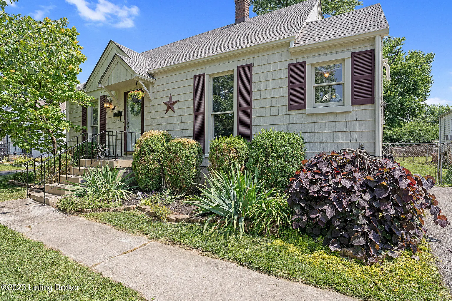 513 Harris Pl photo 1