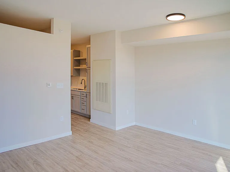 B7 Flats — Photo 61