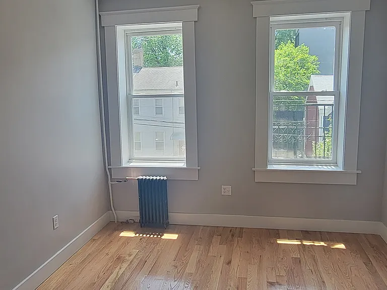 284 3rd St #B1 — Photo 6