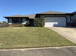 2320 SW Wolf Run Dr, Claremore, OK 74019