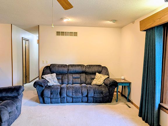 4th image of 908 Countryside Dr