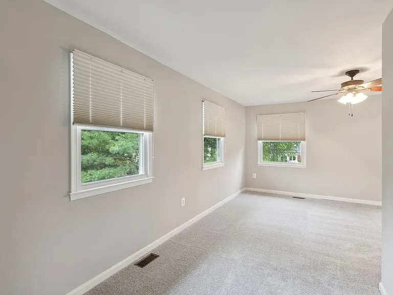 5335 Lake Cove Ct — Photo 14