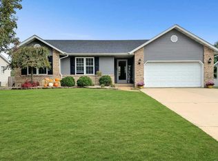 1005 Copper Ridge Dr, Maryville, IL 62062