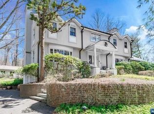 40 Robin Ln, Alpine, NJ 07620