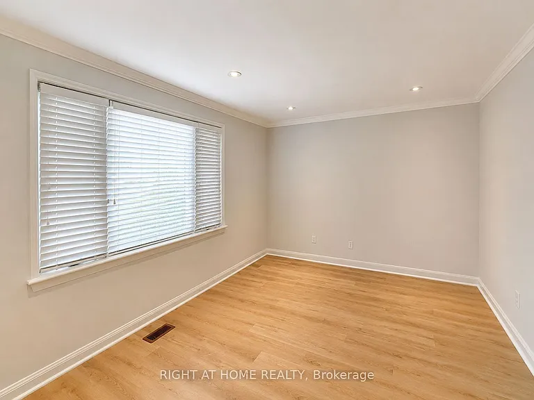55 Verwood Ave #MAIN — Photo 4
