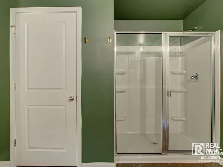 298 Watersglen Dr — Photo 16