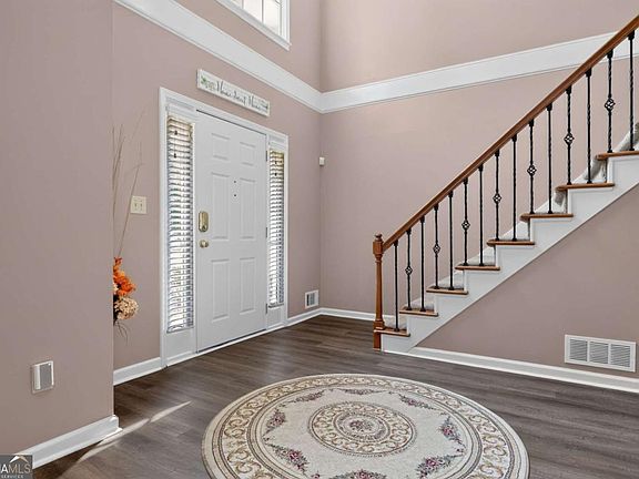 2nd image of 3607 Tree View Dr