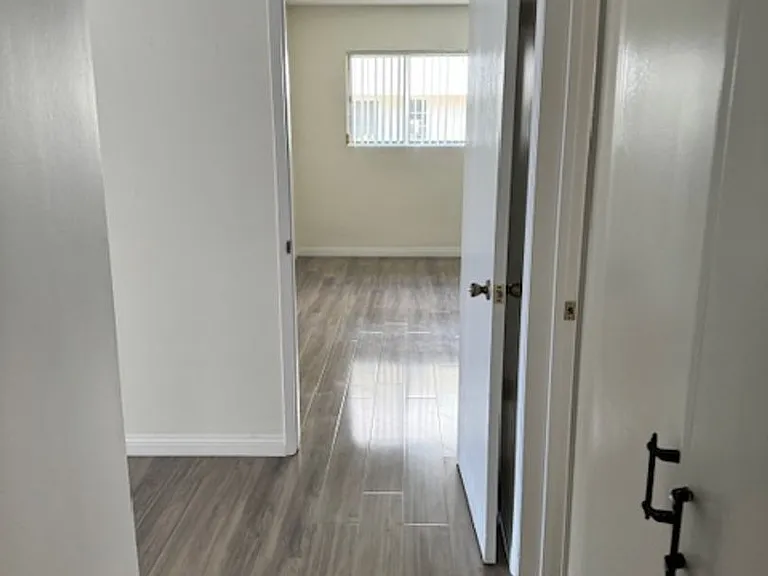 319 S. Clark Drive — Photo 19