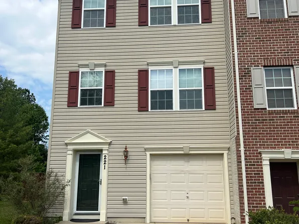 221 Woodstream Blvd, Stafford, VA 22556