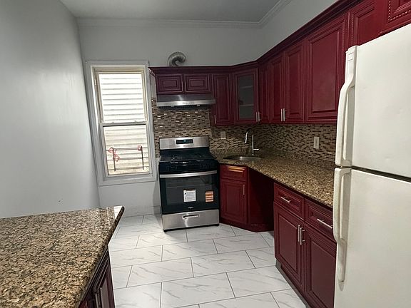 3rd image of 1240 Saint Lawrence Ave Floor 2