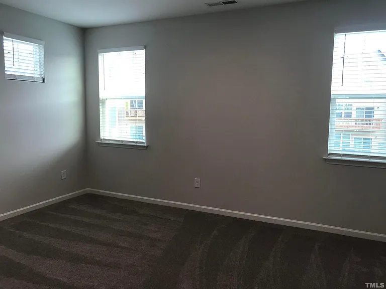 1042 Commack Dr — Photo 8