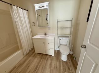 7215 University Ave APT 1R, Middleton, WI 53562