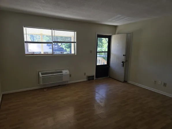 130 S Estes Dr, Chapel Hill, NC