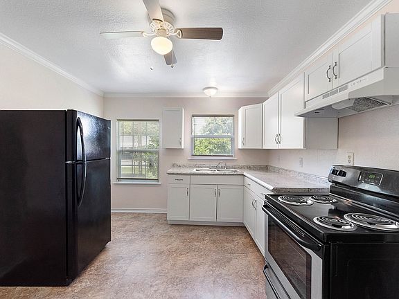 3rd image of 6717 Carver Ave