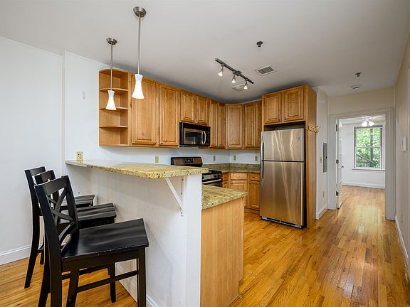 4th image of 912 Park Ave APT 3