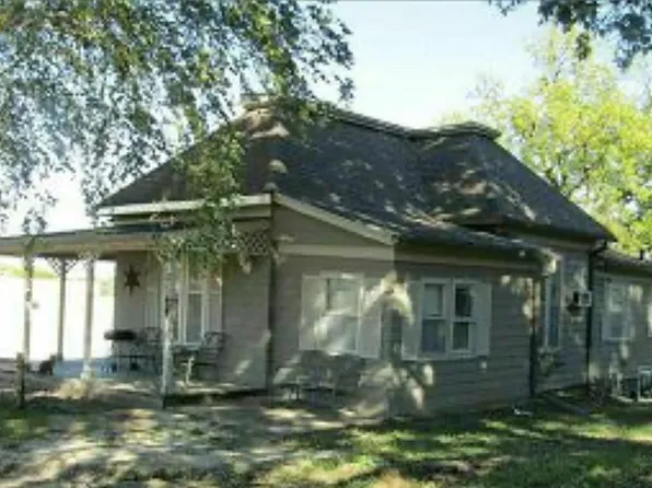 403 S Thornton St, Richmond, MO 64085