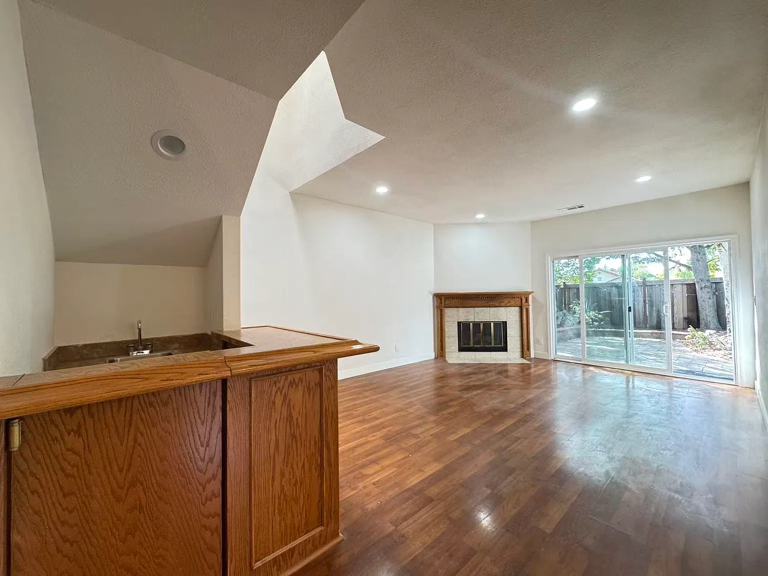 4 bed, 2.5 bath, 1875 sqft, $3,900 — Photo 4