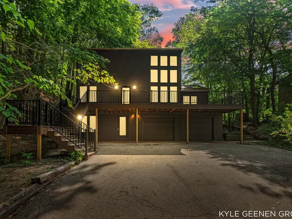 4719 Fox Hill Ln, Macatawa, MI 49434