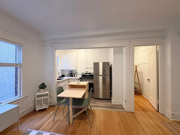 Virginian Apartments — Photo 25