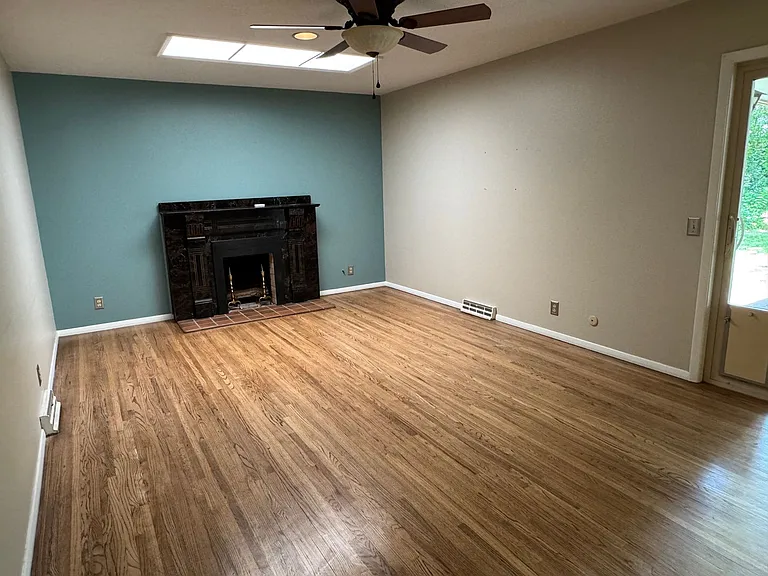 4304 Andrew Dr NE — Photo 7