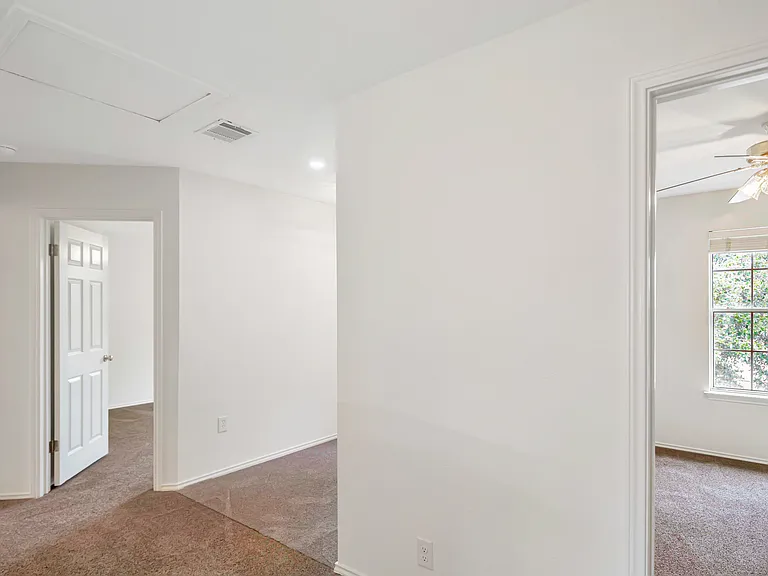 1622 Abbey Ln — Photo 31