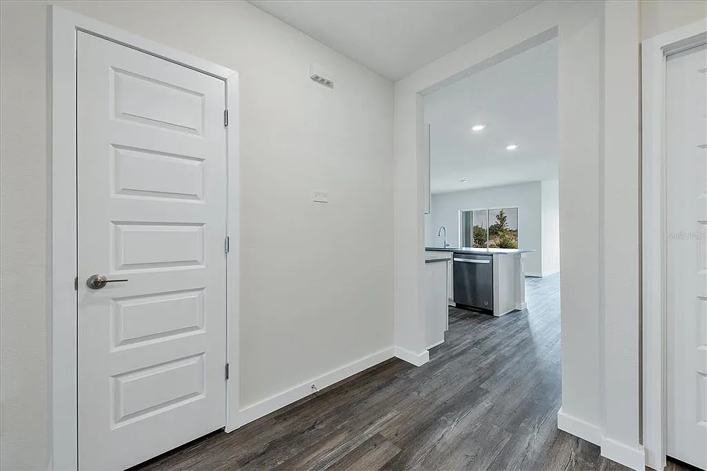 4 bed, 2.0 bath, 1828 sqft, $3,300 — Photo 4