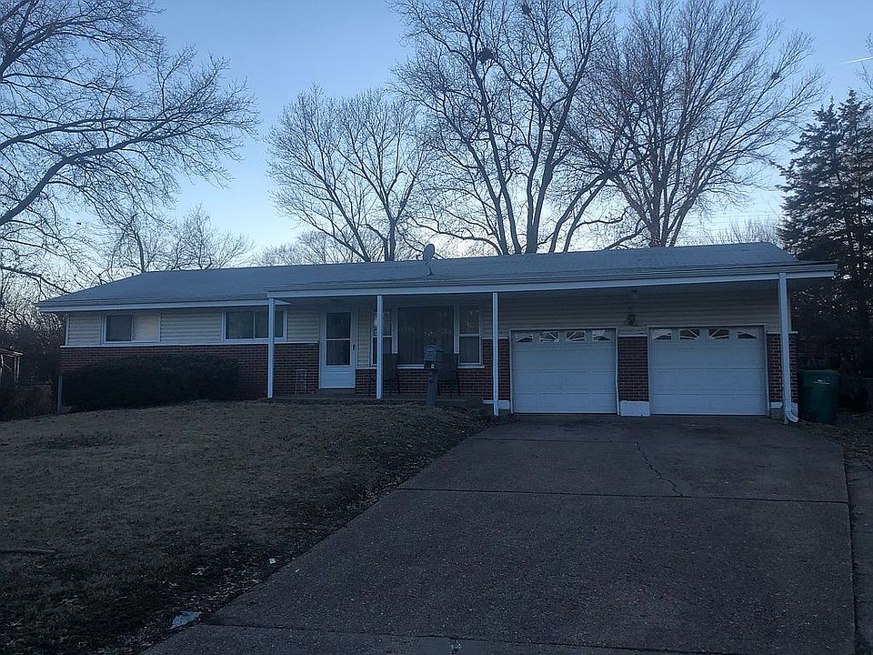 1st image of 2400 Castle Dr