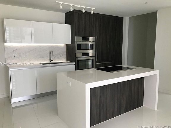 2nd image of 851 NE 1st Ave Unit 903