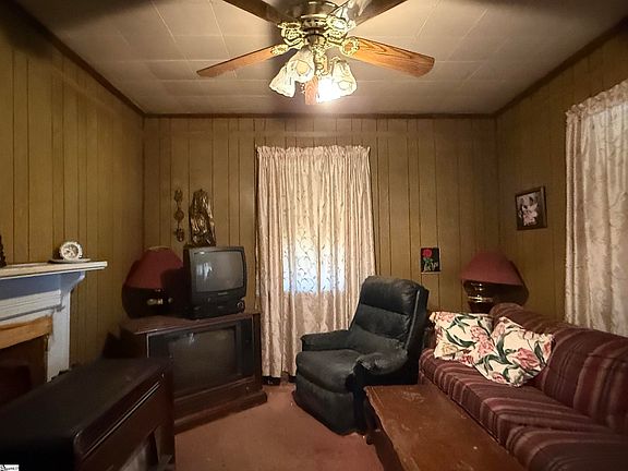 3rd image of 200 King St